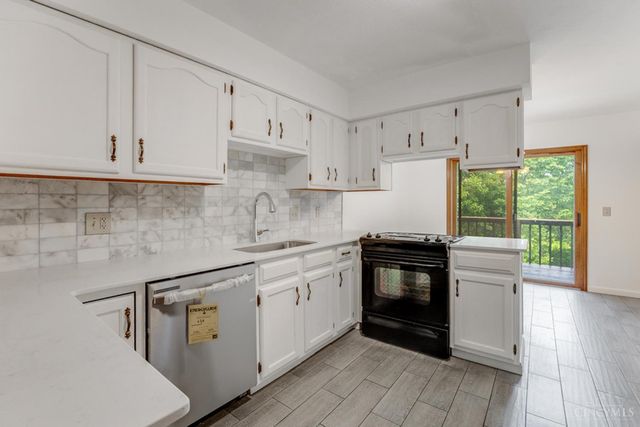 1813 Tuxworth Avenue, Cincinnati, OH 45238