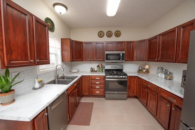 245 W Ramey Street, Rossville, IN 46065