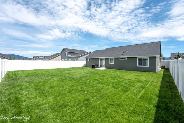3885 N Pradera LN, Post Falls, ID 83854
