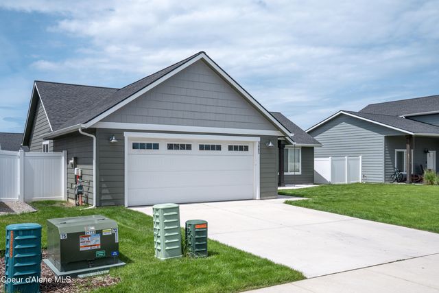 3885 N Pradera LN, Post Falls, ID 83854