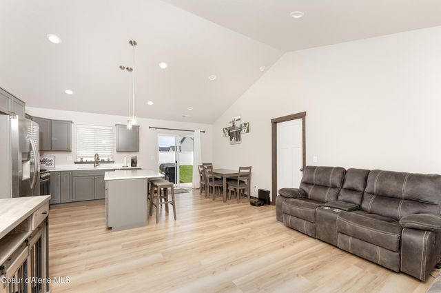 3885 N Pradera LN, Post Falls, ID 83854