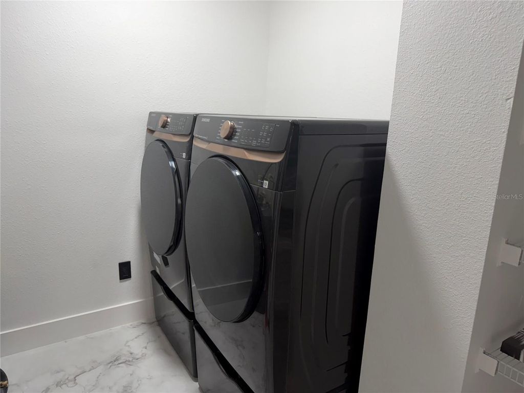 Image 9 of property listing at 12414 BALERIA CV 109, Orlando, FL 32837