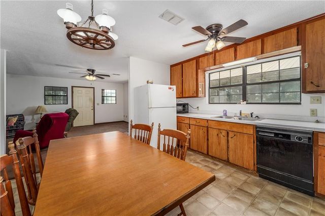 43 Dixie Lane, Waycross, GA 31503