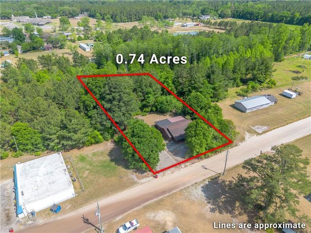 43 Dixie Lane, Waycross, GA 31503