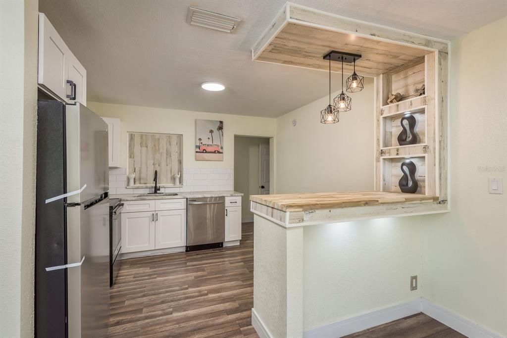Image 7 of property listing at 8423 JACKSON SPRINGS ROAD, Tampa, FL 33615