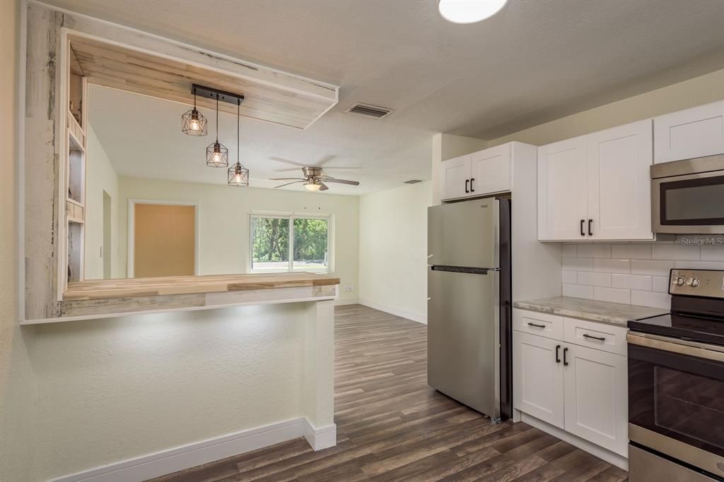 Image 9 of property listing at 8423 JACKSON SPRINGS ROAD, Tampa, FL 33615