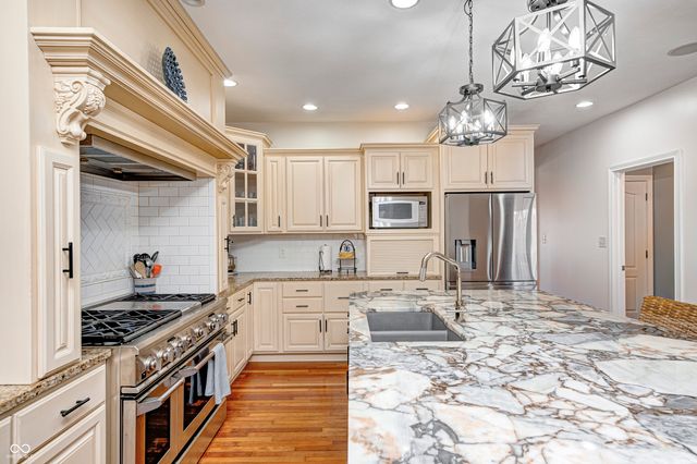 633 Foxboro Drive, Avon, IN 46123