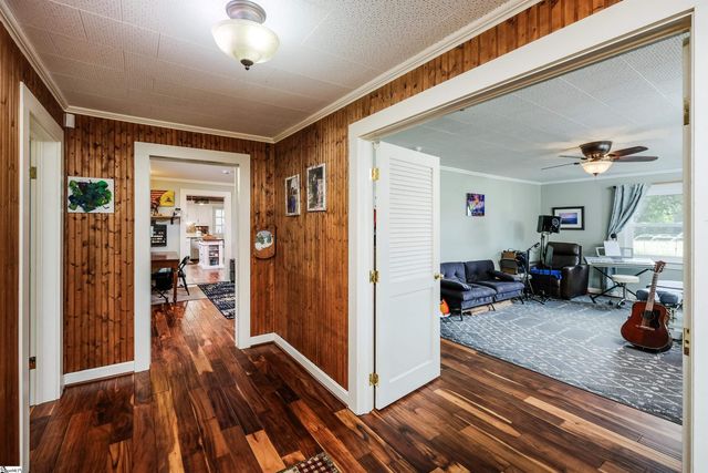 4961 221 Hwy S, Laurens, SC 29360