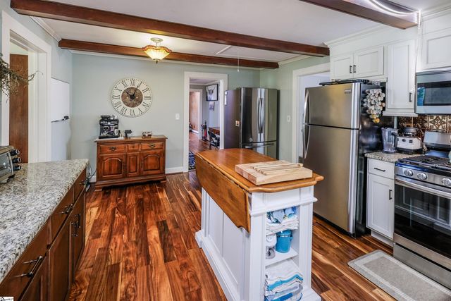 4961 221 Hwy S, Laurens, SC 29360
