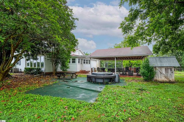 4961 221 Hwy S, Laurens, SC 29360