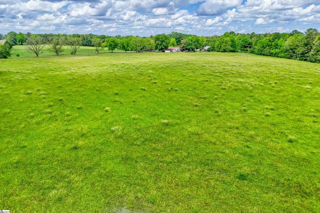 4961 221 Hwy S, Laurens, SC 29360