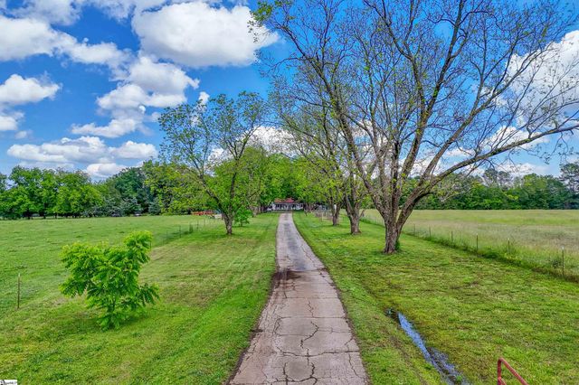 4961 221 Hwy S, Laurens, SC 29360
