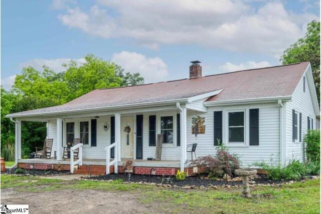 4961 221 Hwy S, Laurens, SC 29360