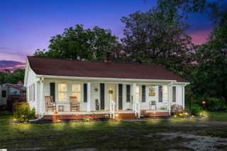 4961 221 Hwy S, Laurens, SC 29360