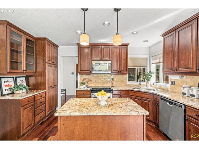 10240 Sw WASCO Way, Tualatin, OR 97062