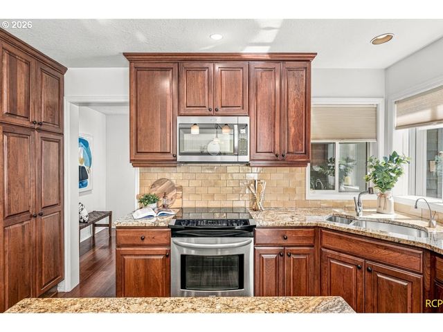 10240 Sw WASCO Way, Tualatin, OR 97062