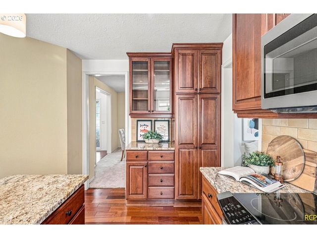 10240 Sw WASCO Way, Tualatin, OR 97062