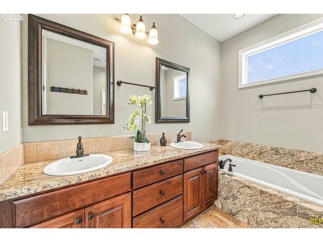 10240 Sw WASCO Way, Tualatin, OR 97062