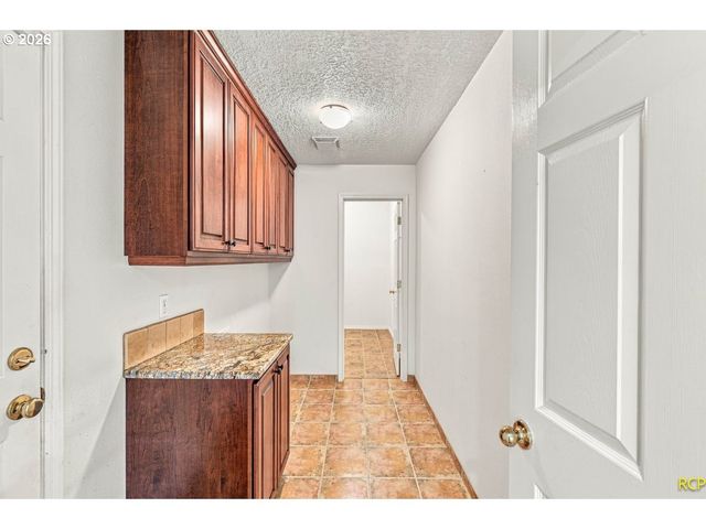 10240 Sw WASCO Way, Tualatin, OR 97062