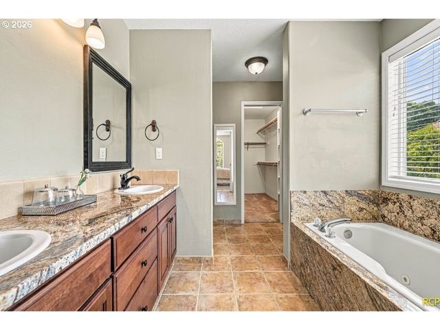 10240 Sw WASCO Way, Tualatin, OR 97062