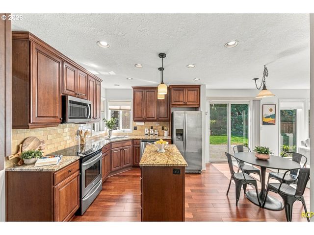 10240 Sw WASCO Way, Tualatin, OR 97062