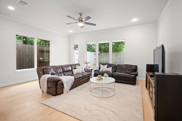 1648 Bonnie Brae Street, Houston, TX 77006