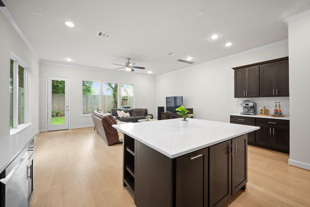 1648 Bonnie Brae Street, Houston, TX 77006