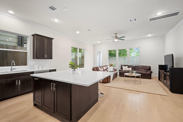 1648 Bonnie Brae Street, Houston, TX 77006