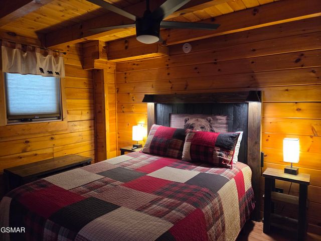 2245 Beach Front Drive, Sevierville, TN 37876