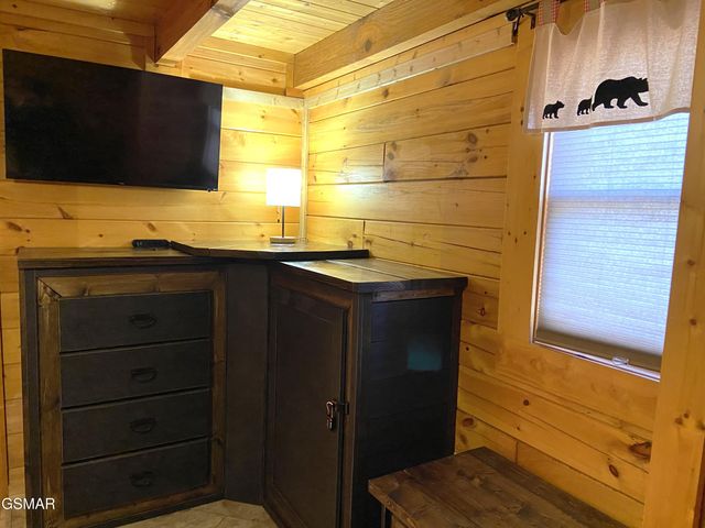 2245 Beach Front Drive, Sevierville, TN 37876