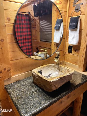 2245 Beach Front Drive, Sevierville, TN 37876