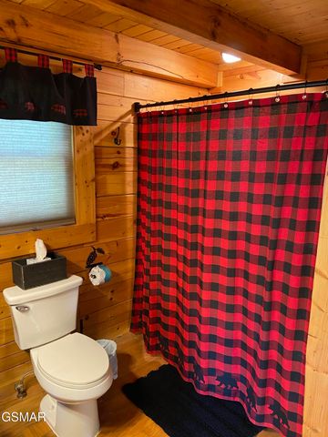 2245 Beach Front Drive, Sevierville, TN 37876