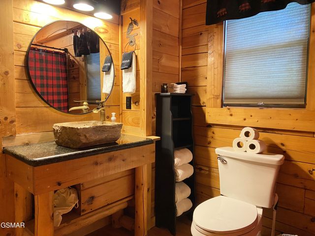 2245 Beach Front Drive, Sevierville, TN 37876