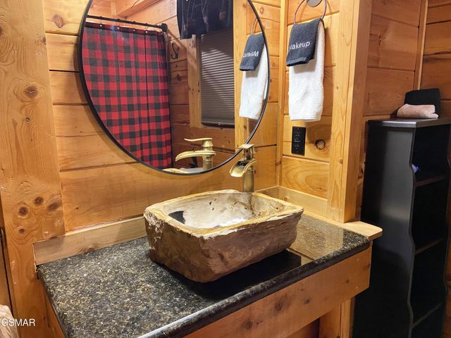 2245 Beach Front Drive, Sevierville, TN 37876