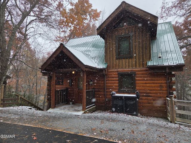 2245 Beach Front Drive, Sevierville, TN 37876