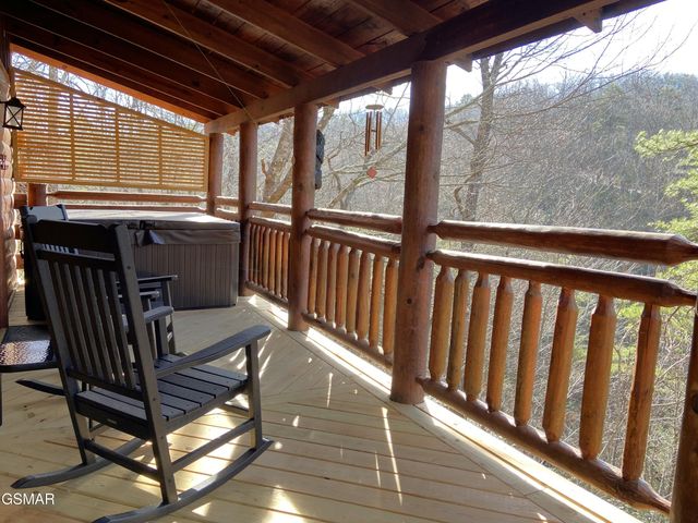2245 Beach Front Drive, Sevierville, TN 37876