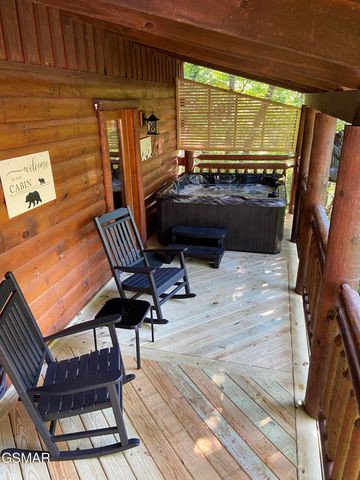 2245 Beach Front Drive, Sevierville, TN 37876