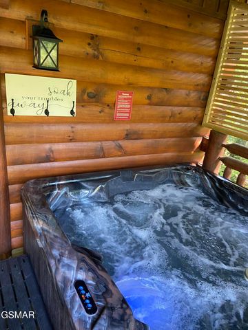 2245 Beach Front Drive, Sevierville, TN 37876