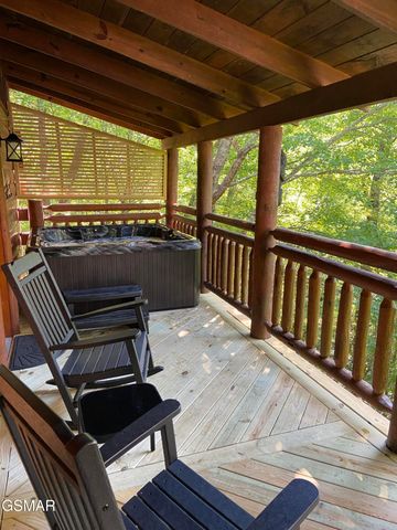 2245 Beach Front Drive, Sevierville, TN 37876