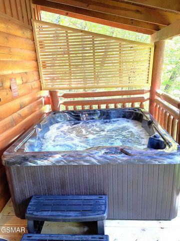 2245 Beach Front Drive, Sevierville, TN 37876