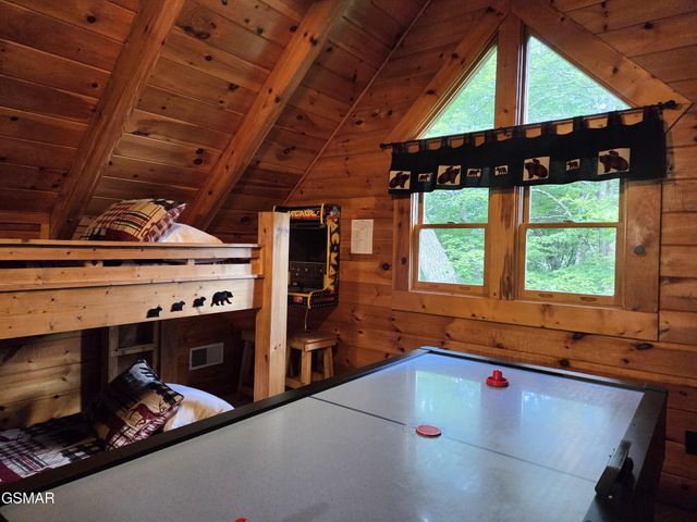 2245 Beach Front Drive, Sevierville, TN 37876