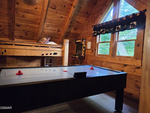 2245 Beach Front Drive, Sevierville, TN 37876