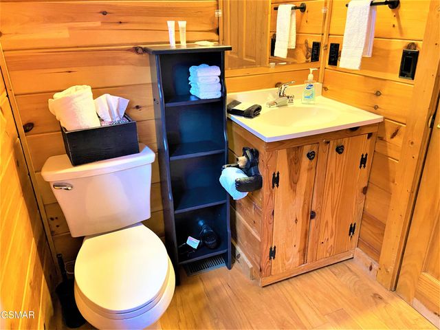 2245 Beach Front Drive, Sevierville, TN 37876