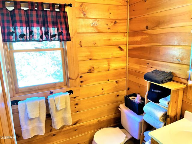 2245 Beach Front Drive, Sevierville, TN 37876