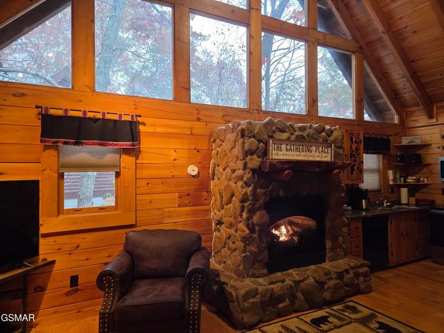 2245 Beach Front Drive, Sevierville, TN 37876