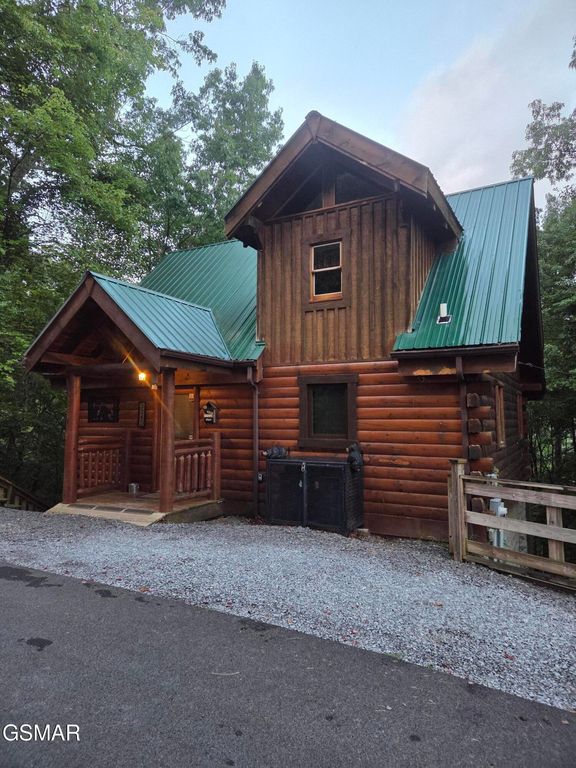 2245 Beach Front Drive, Sevierville, TN 37876