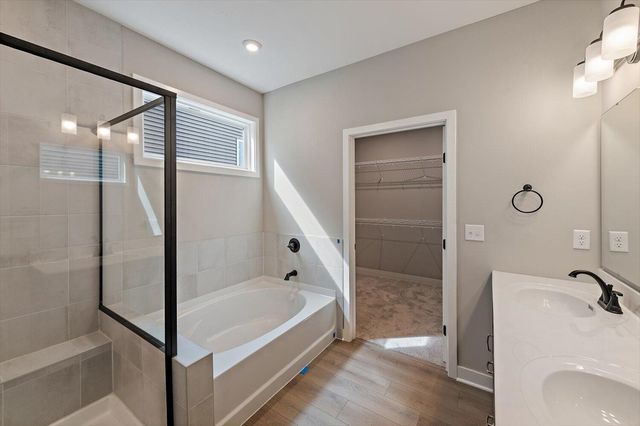 2358 Amici Drive, Covington, KY 41017