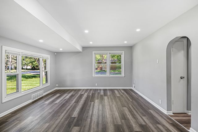 1725 E 158th Street, South Holland, IL 60473