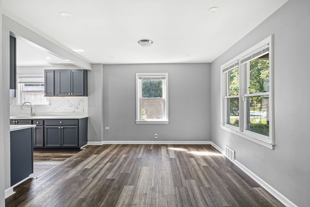 1725 E 158th Street, South Holland, IL 60473