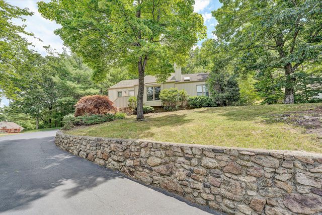 4520 Summerset CIR, Roanoke, VA 24018